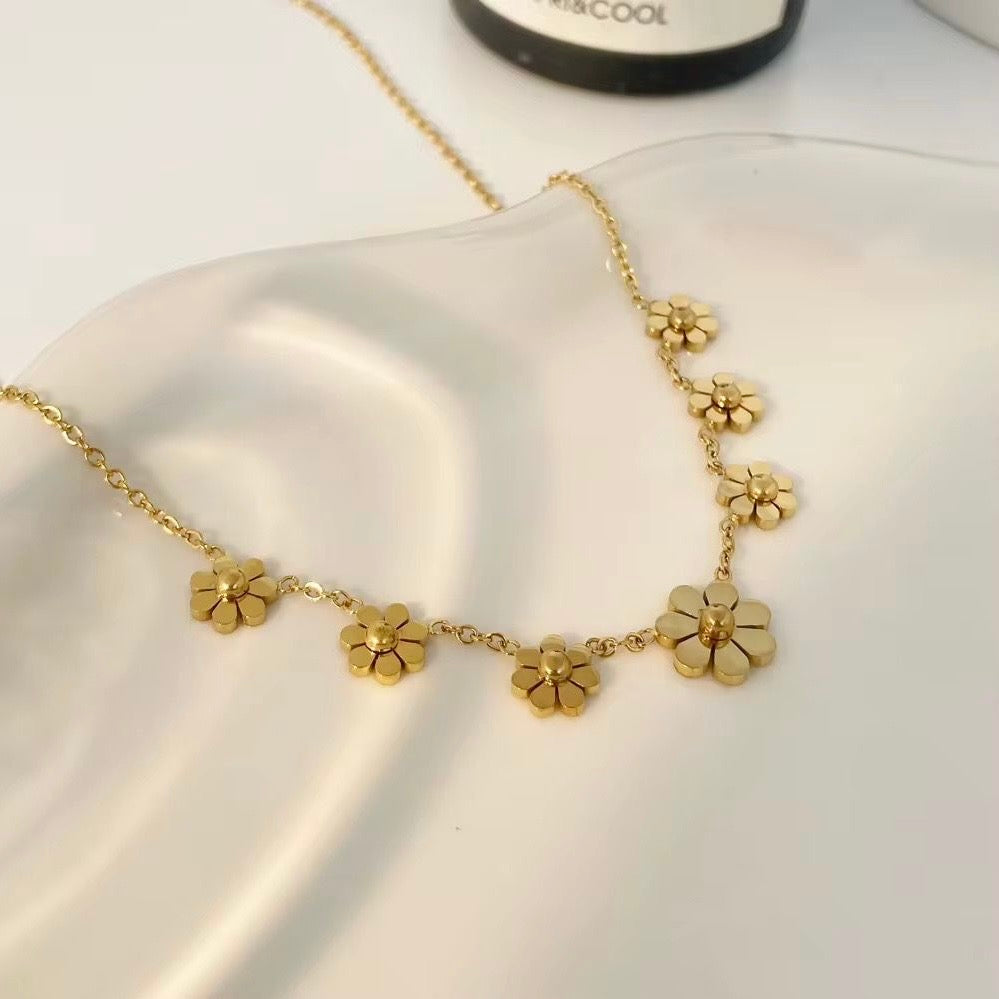 Daisy Flower Necklace