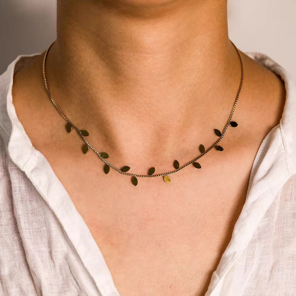 Flying Leave Necklace