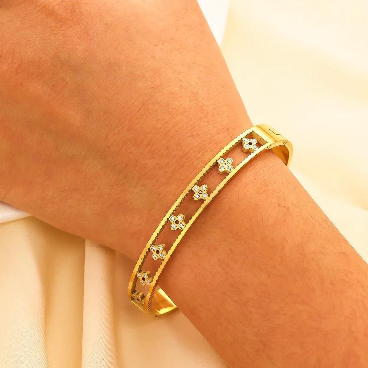 Clover Bangle Bracelet