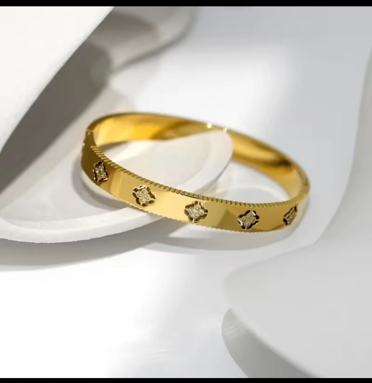 Clover Bangle Bracelet