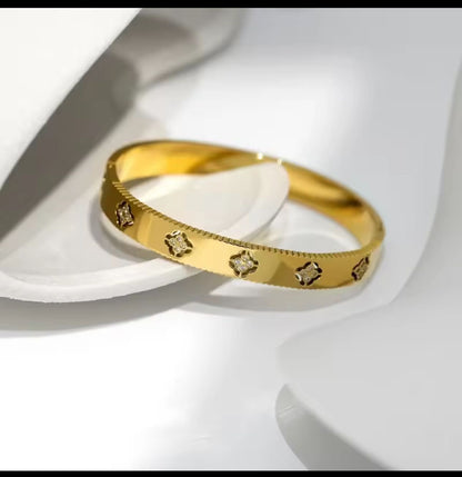 Clover Bangle Bracelet