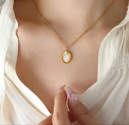 Inlaid shell Necklace