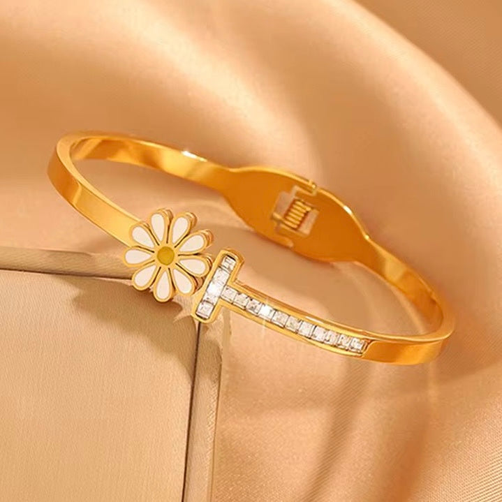 Daisy Love Bangle