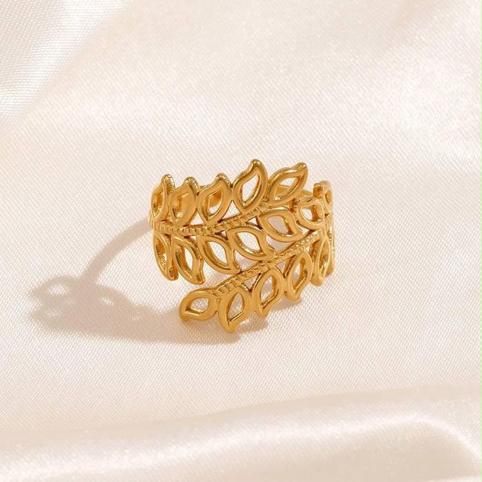 Hollow Leaf Ring