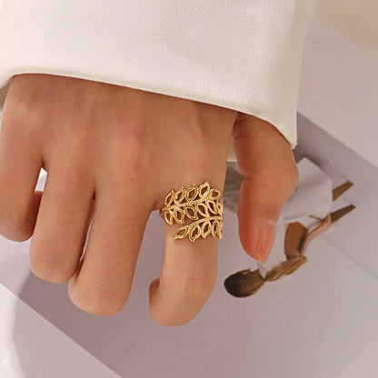 Hollow Leaf Ring