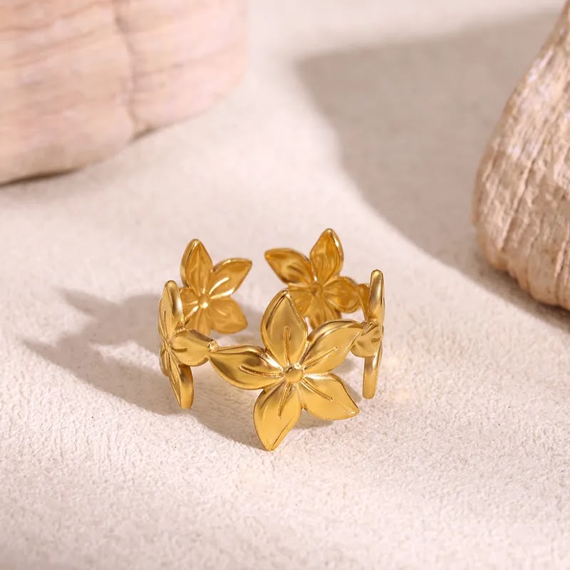 Lila Gold Ring