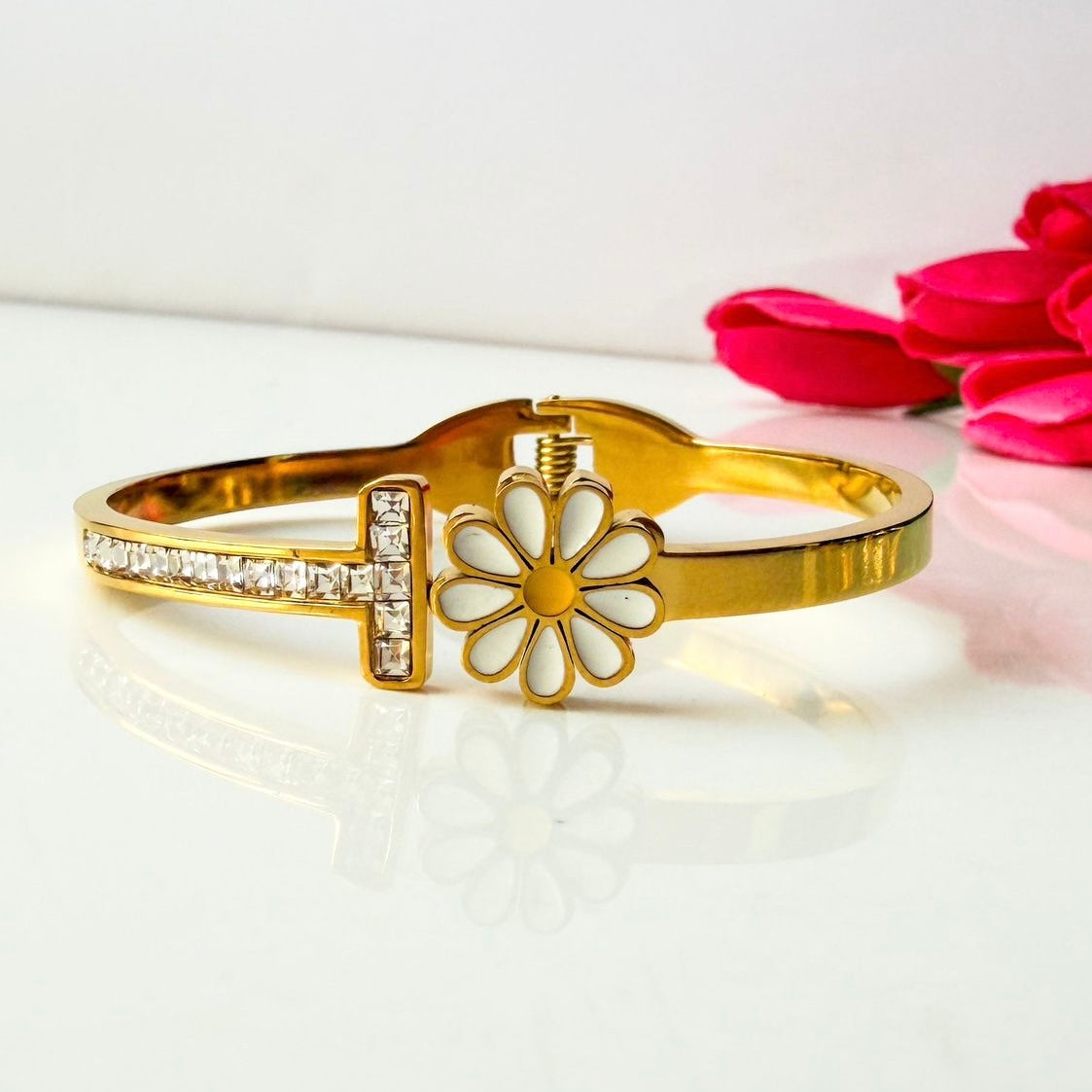 Daisy Love Bangle