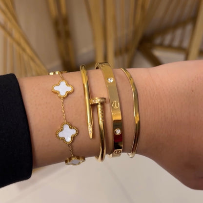 White clover bundle